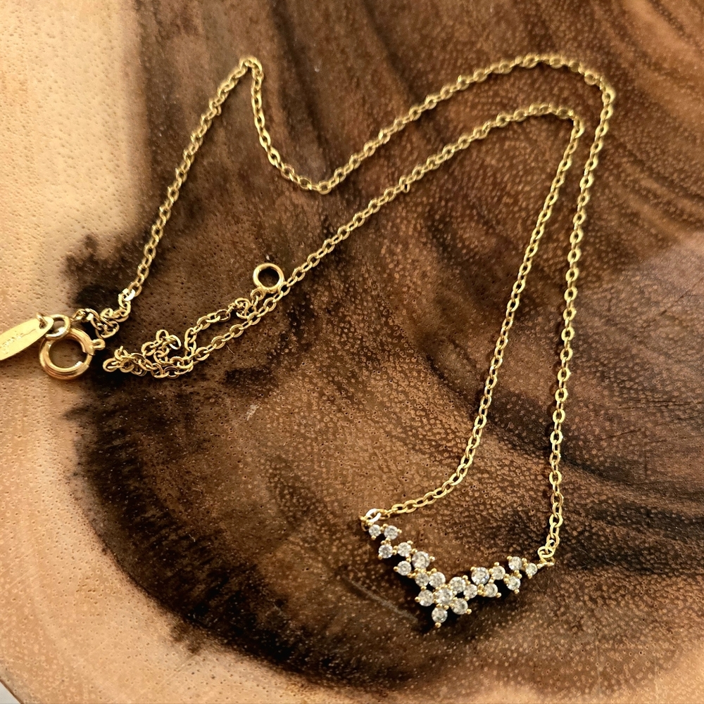 Beautiful waterproof Goldfield necklace, zirconia diamond flowers.